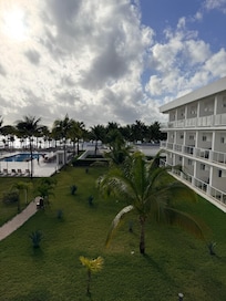 Room with a view (1045)