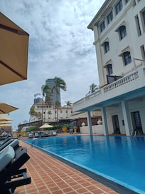 The huge saltwater pool.