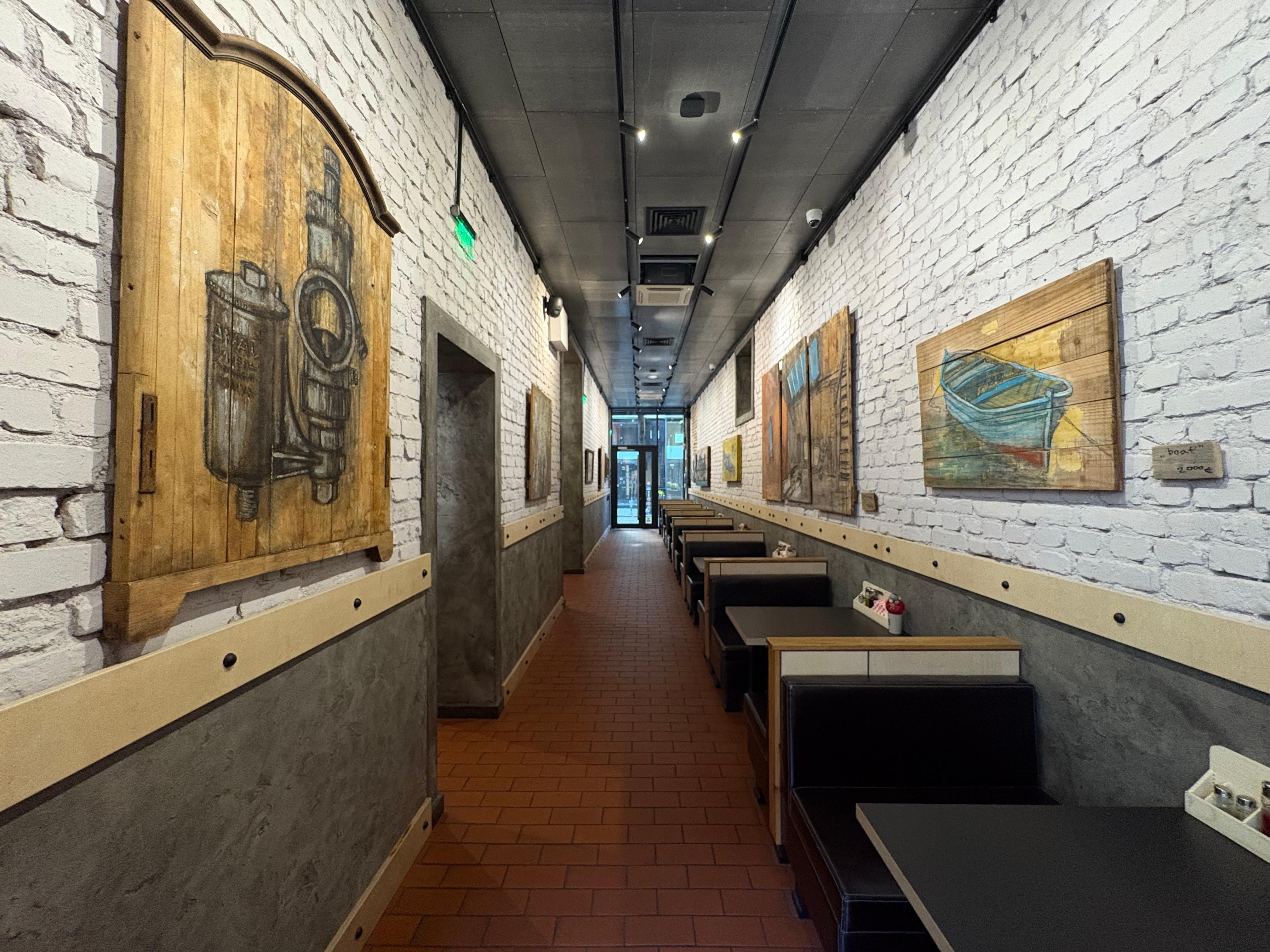 Dining area (hallway)