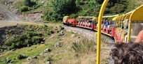 Le petit train d'Artouste - le plus haut d'Europe ! Il nous emmène pendant 55 mn sur 10 km à 2000 m d'altitude, à flanc de montagne !