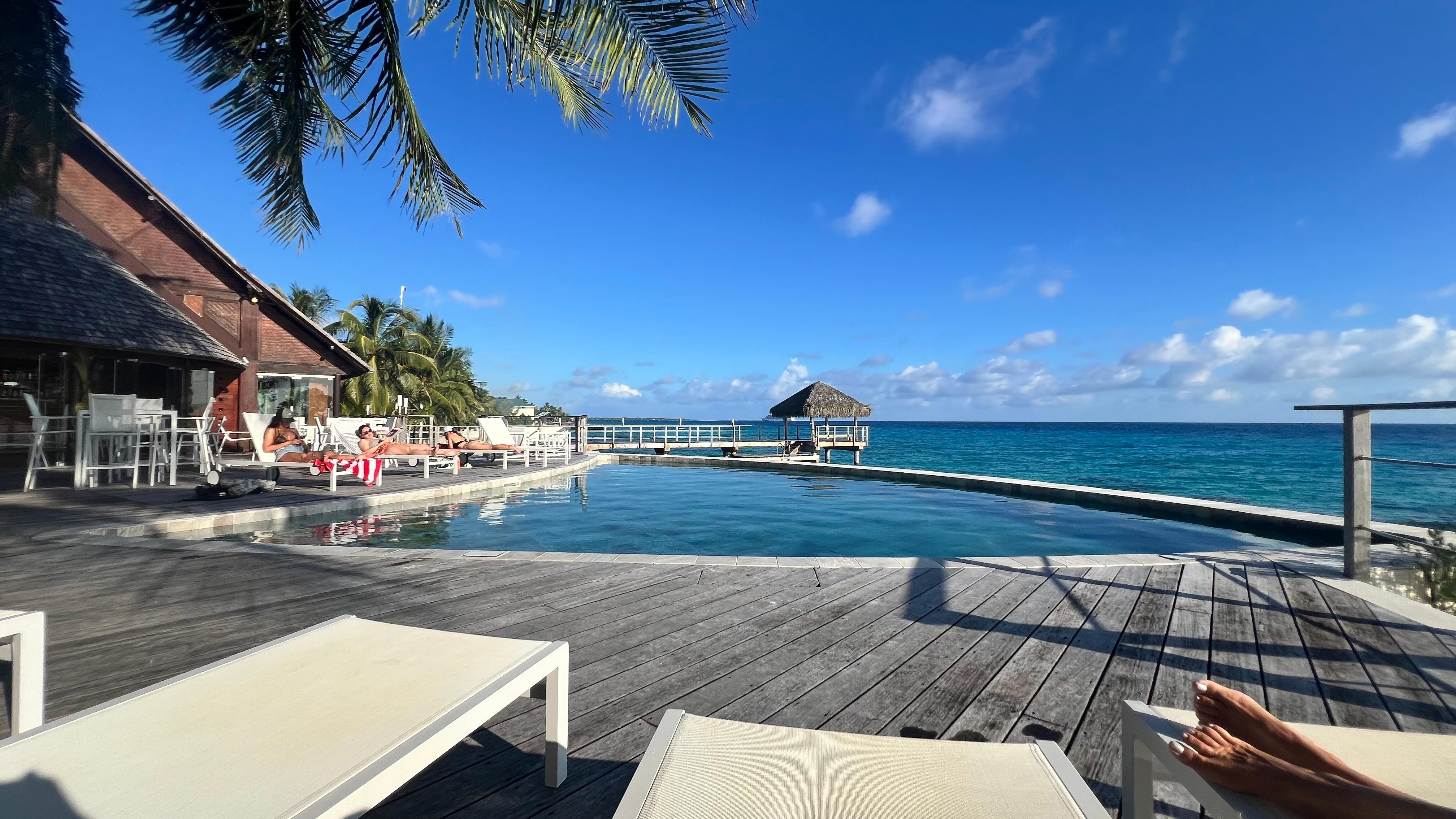 Coin poiscine, ponton, bar, restaurant 