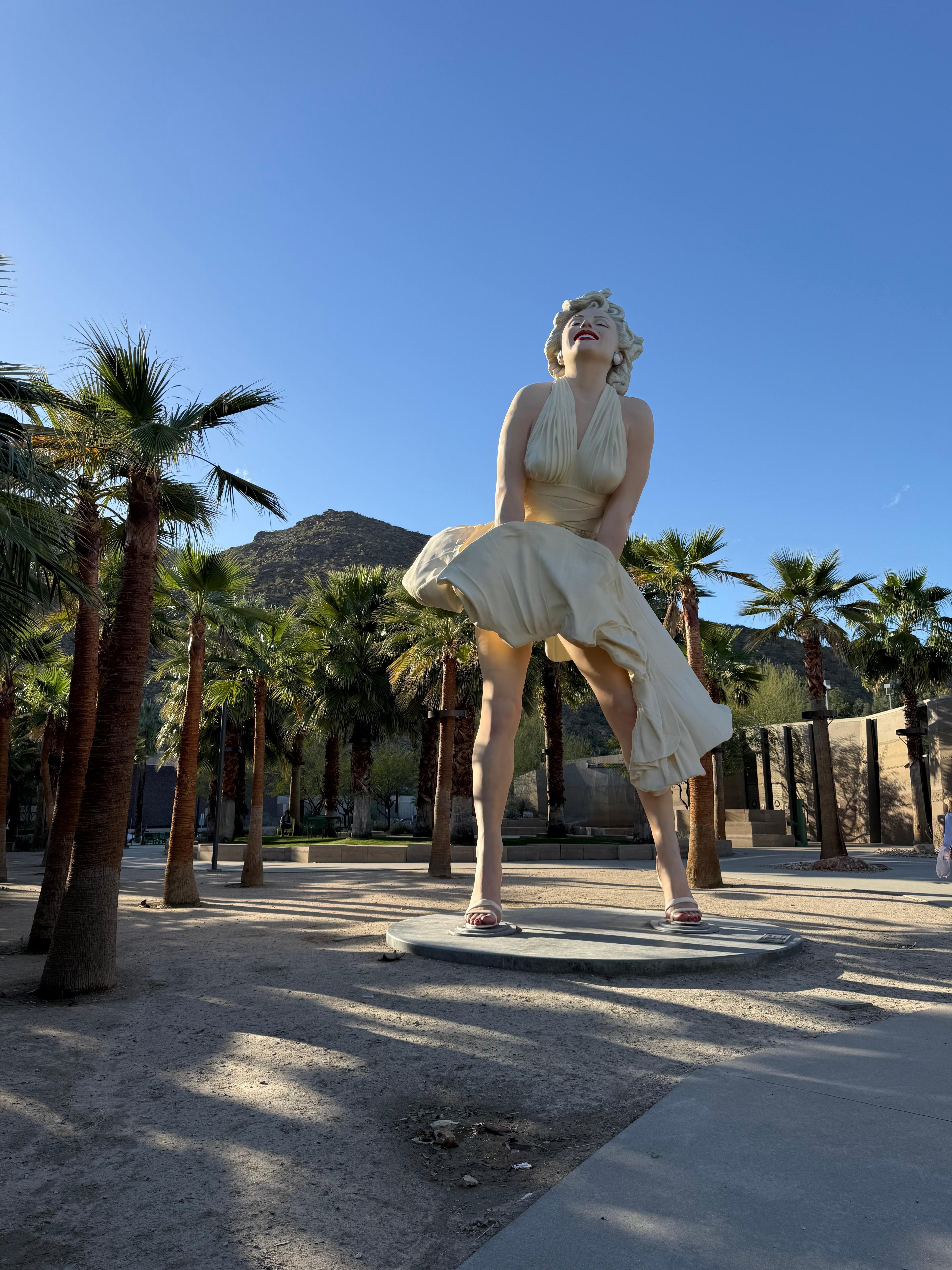 5 minute walk to Forever Marilyn statue