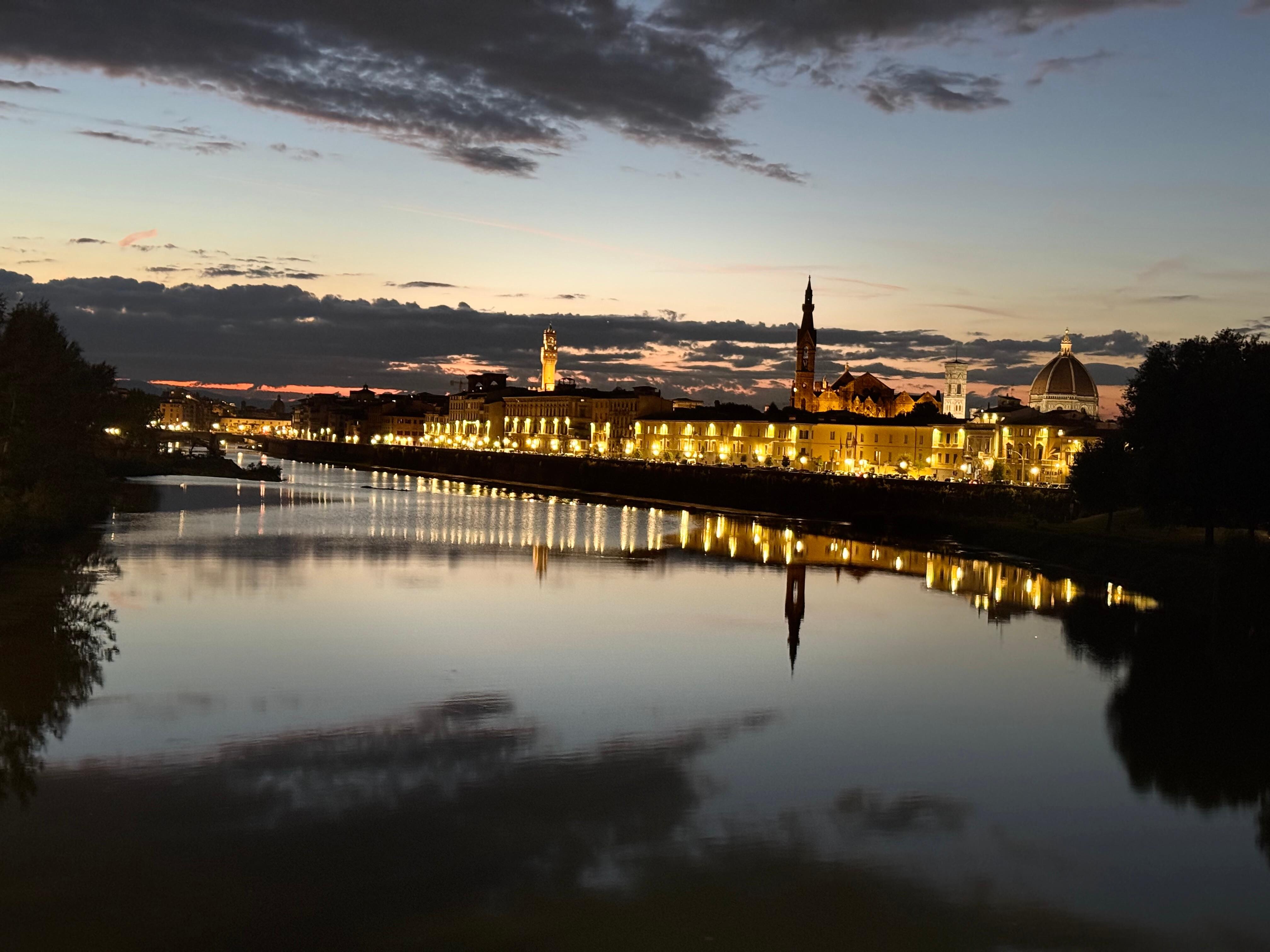 Arno at night - una bella cittá di notte