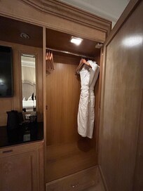 クローゼットはもう一つあり、広々