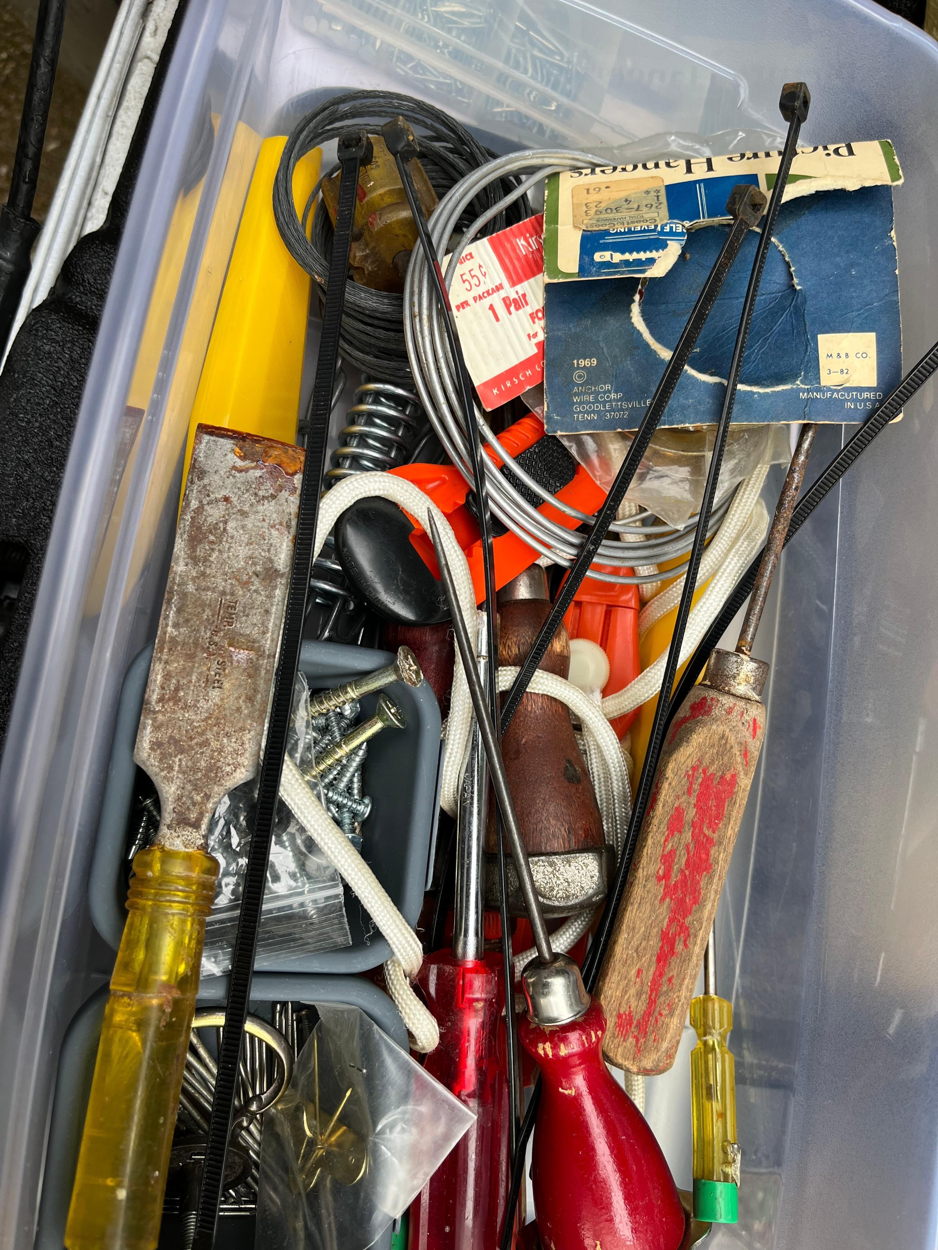 We needed a screwdriver to put together the portable Blackstone griddle we brought. They were available in the cabinet. 