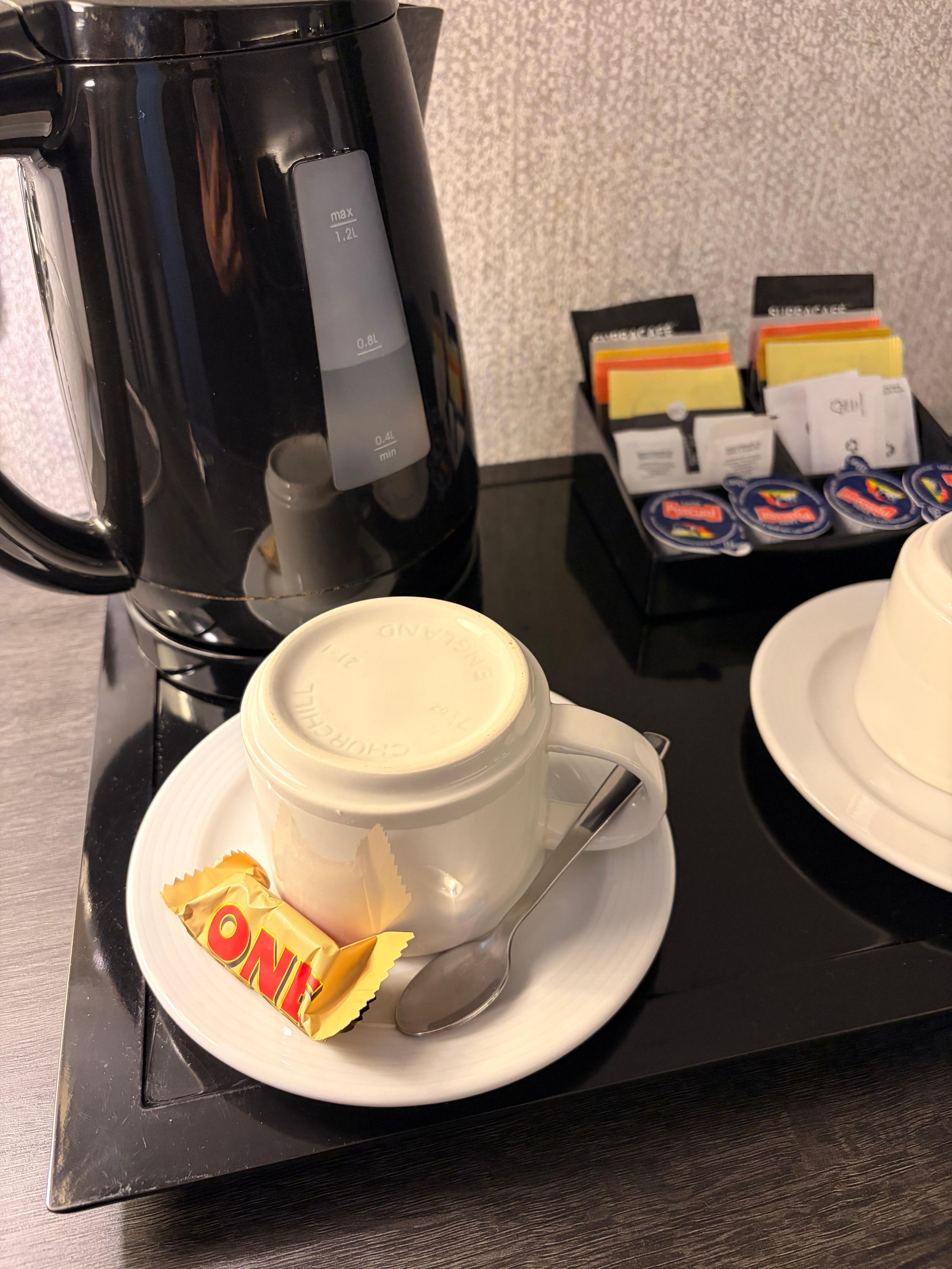 Bouilloire + thé ou café dans la chambre 👍🏼