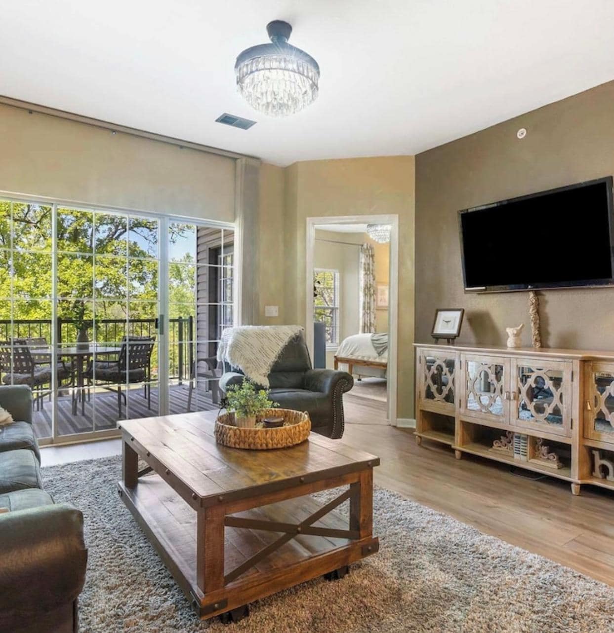 Great layout and very comfortable and clean. 