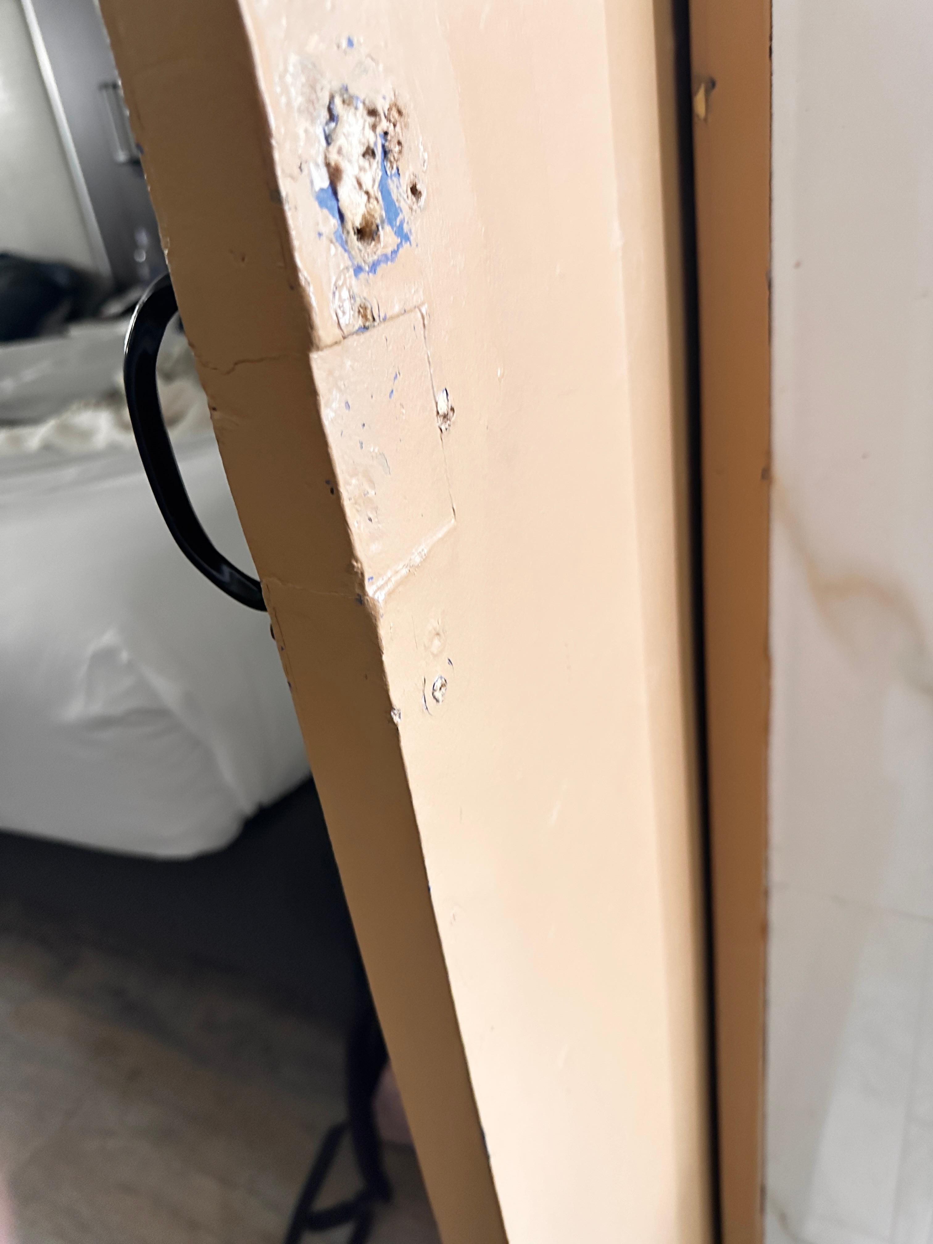 Sliding bathroom door with missing handle