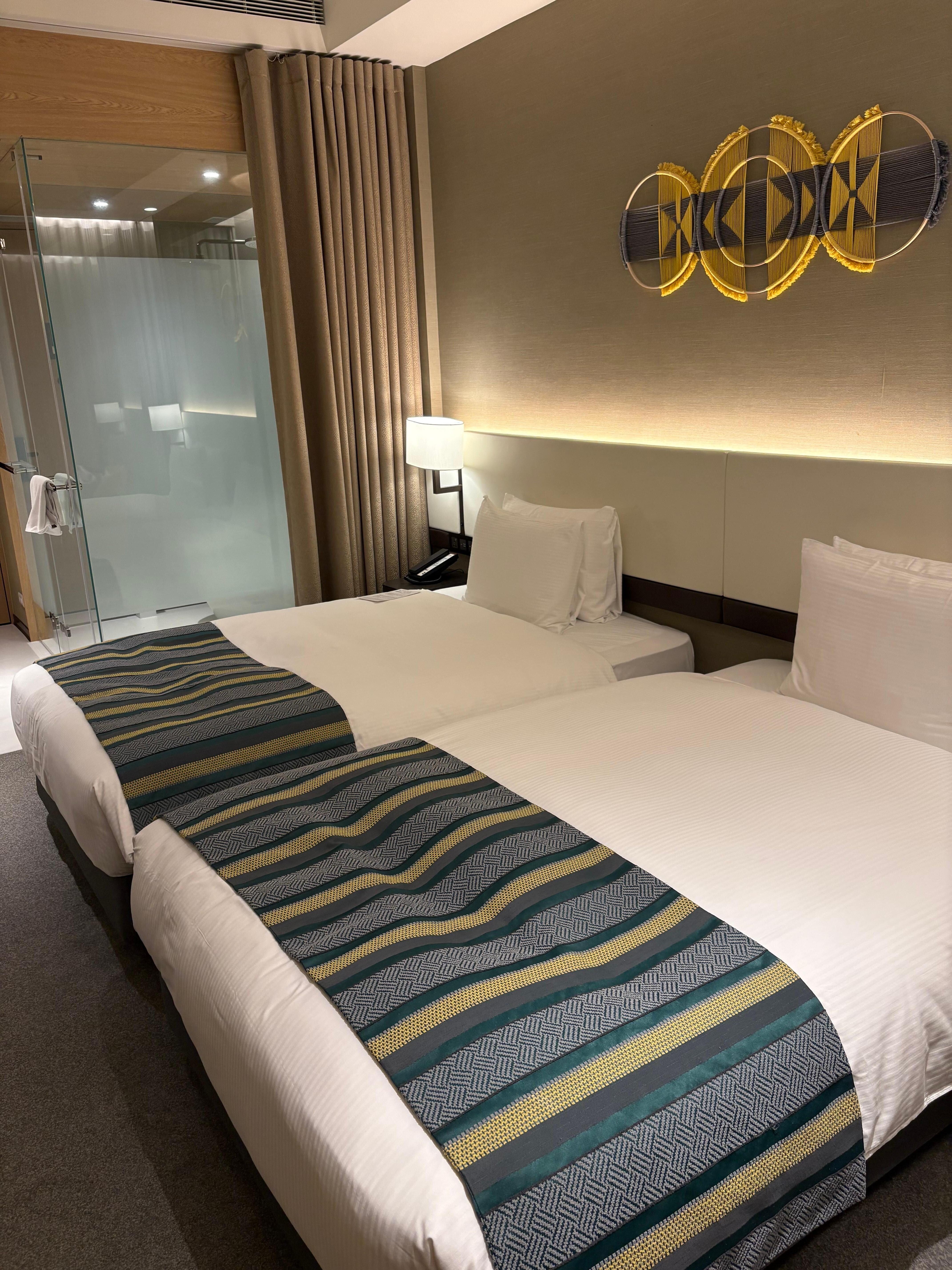 部屋のベッド
