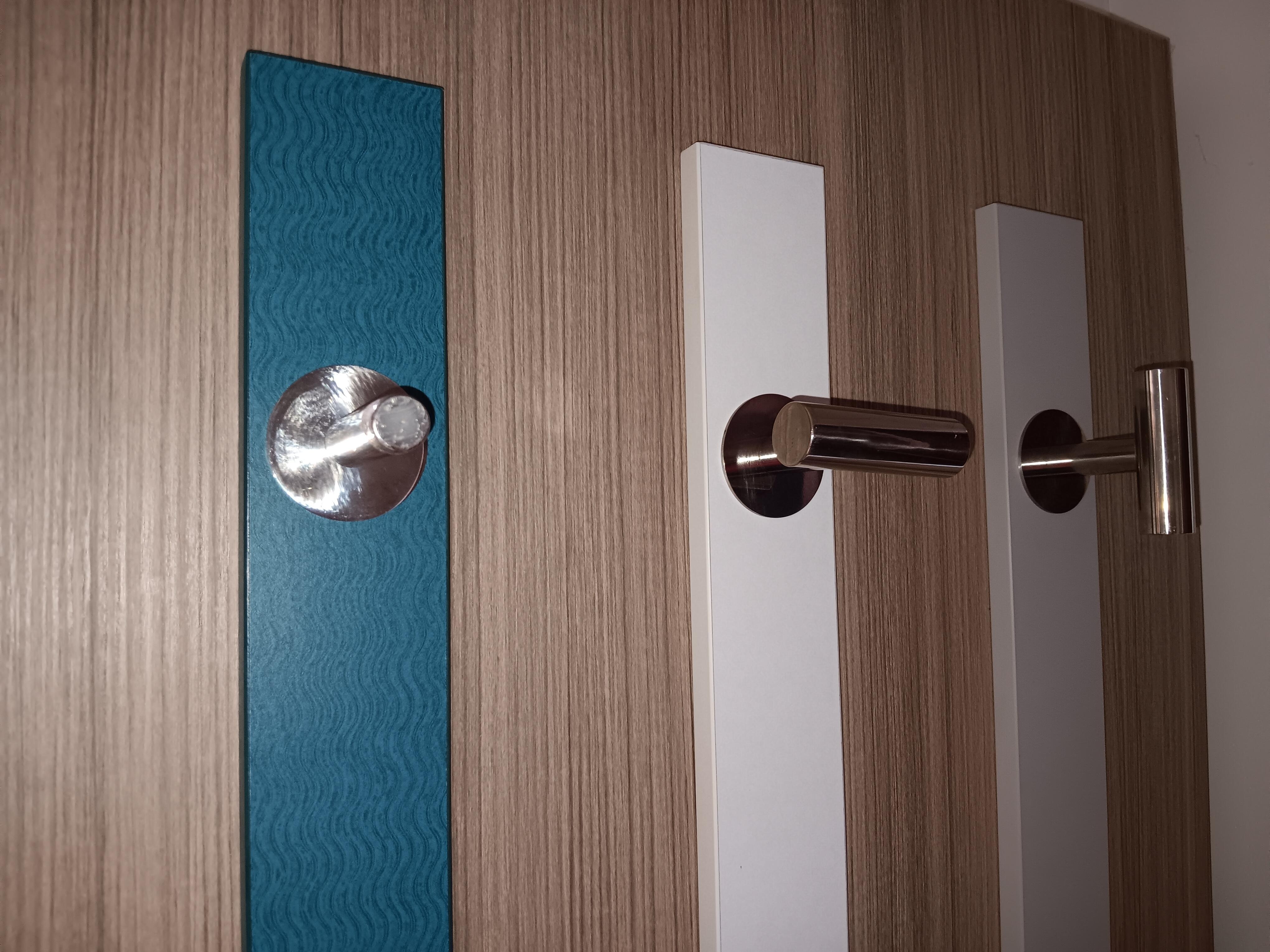 "Hey, they only need 2 hooks.  Let's ignore the third."  Why repair it?