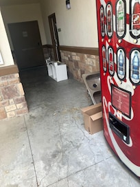 No working ice machine, sink in hall way. Remodeling during stay. Loud noise in early morning.