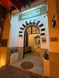 Hôtel entrance