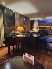 Piano bar