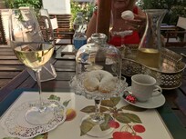 Welcoming drink & pastry