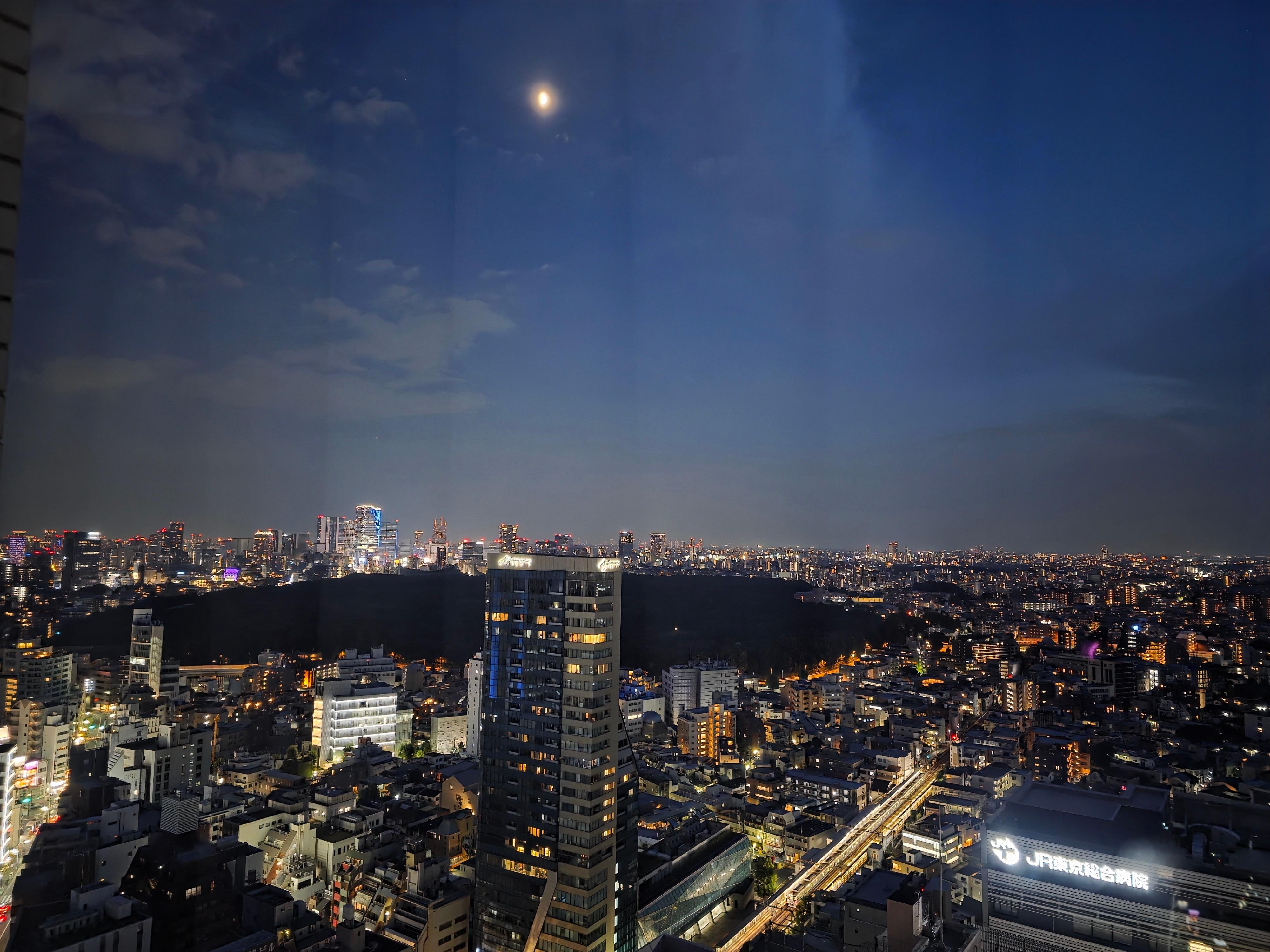 夜景很美，天氣好可以遠望富士山