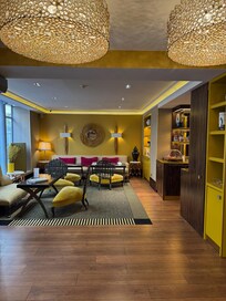 Hotel Baume lobby