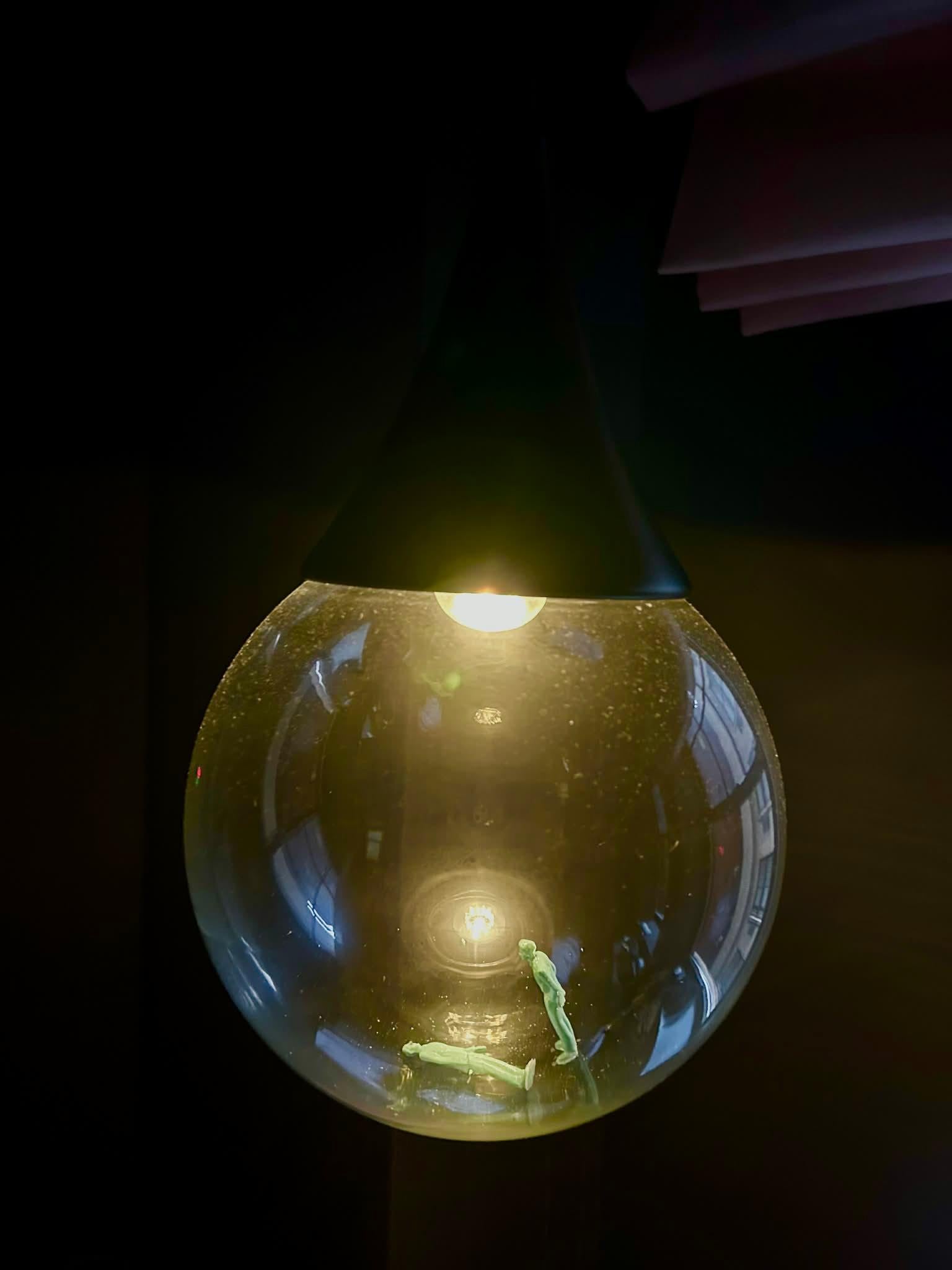 These figures in this fixture were good for a chuckle!