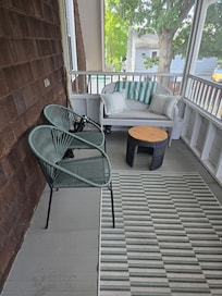 2nd floor screened porch