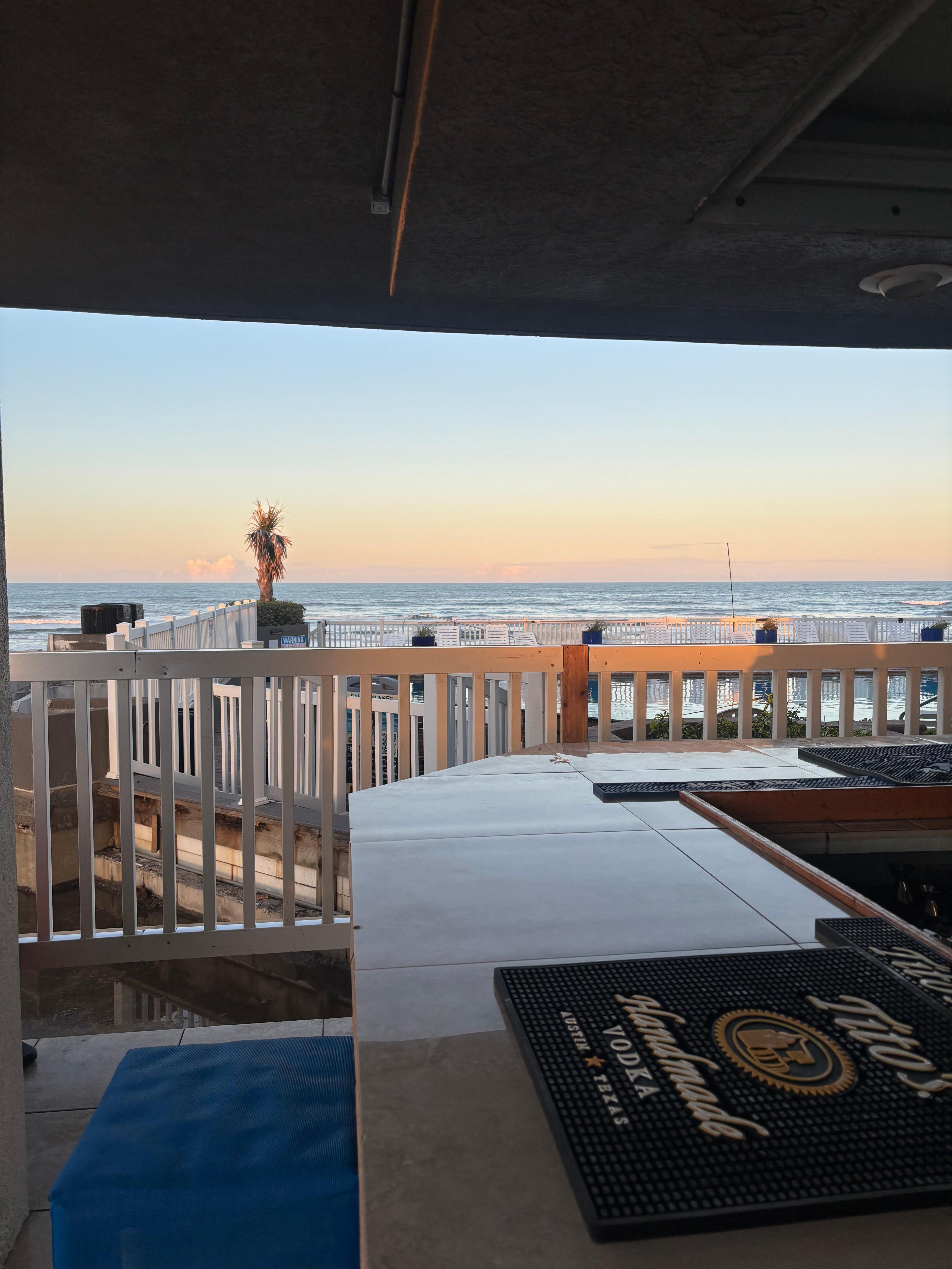 Small bar
Beautiful view
No access from bar to pool behind the fence. 