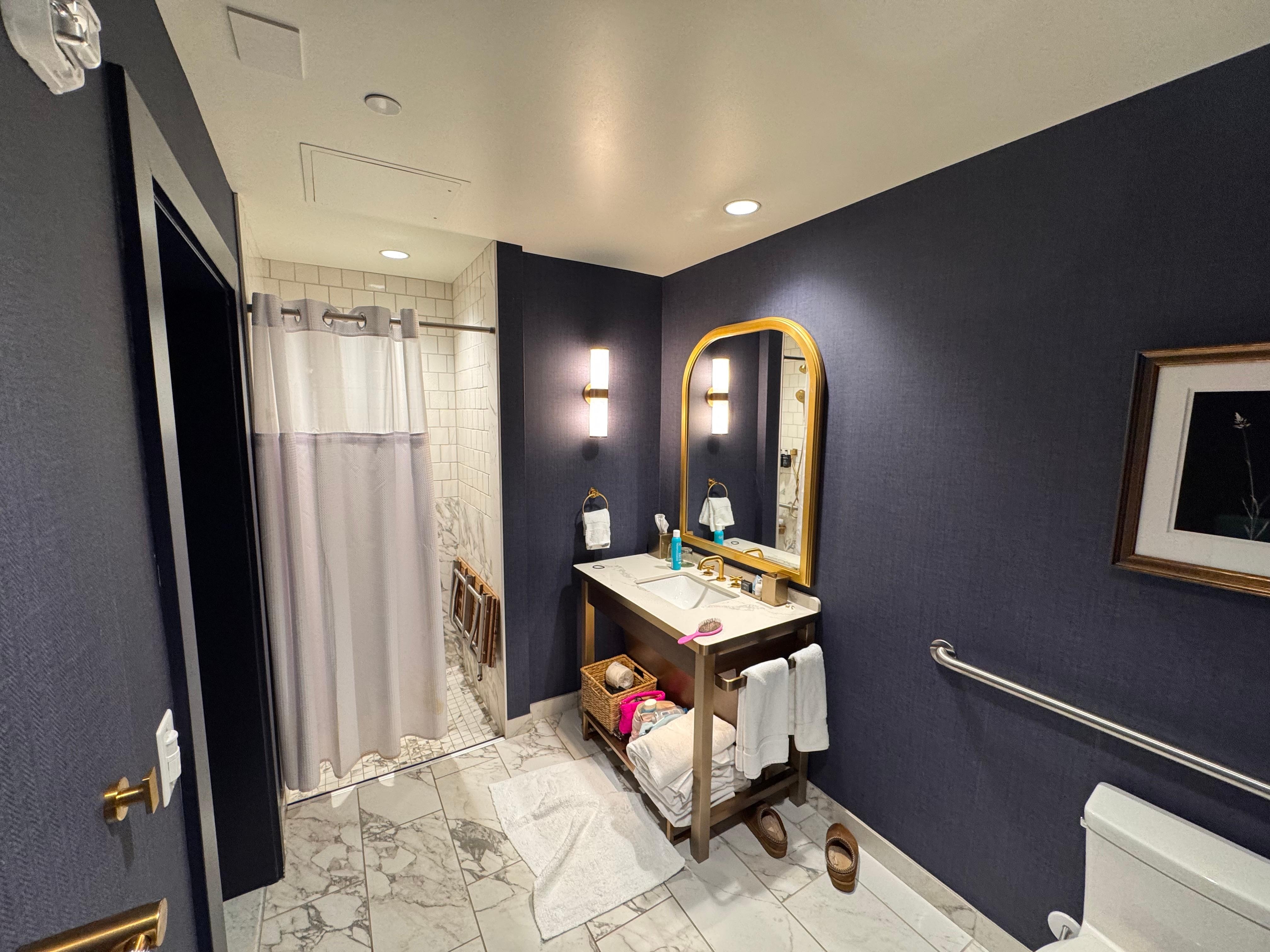 Bathroom double queen suite 