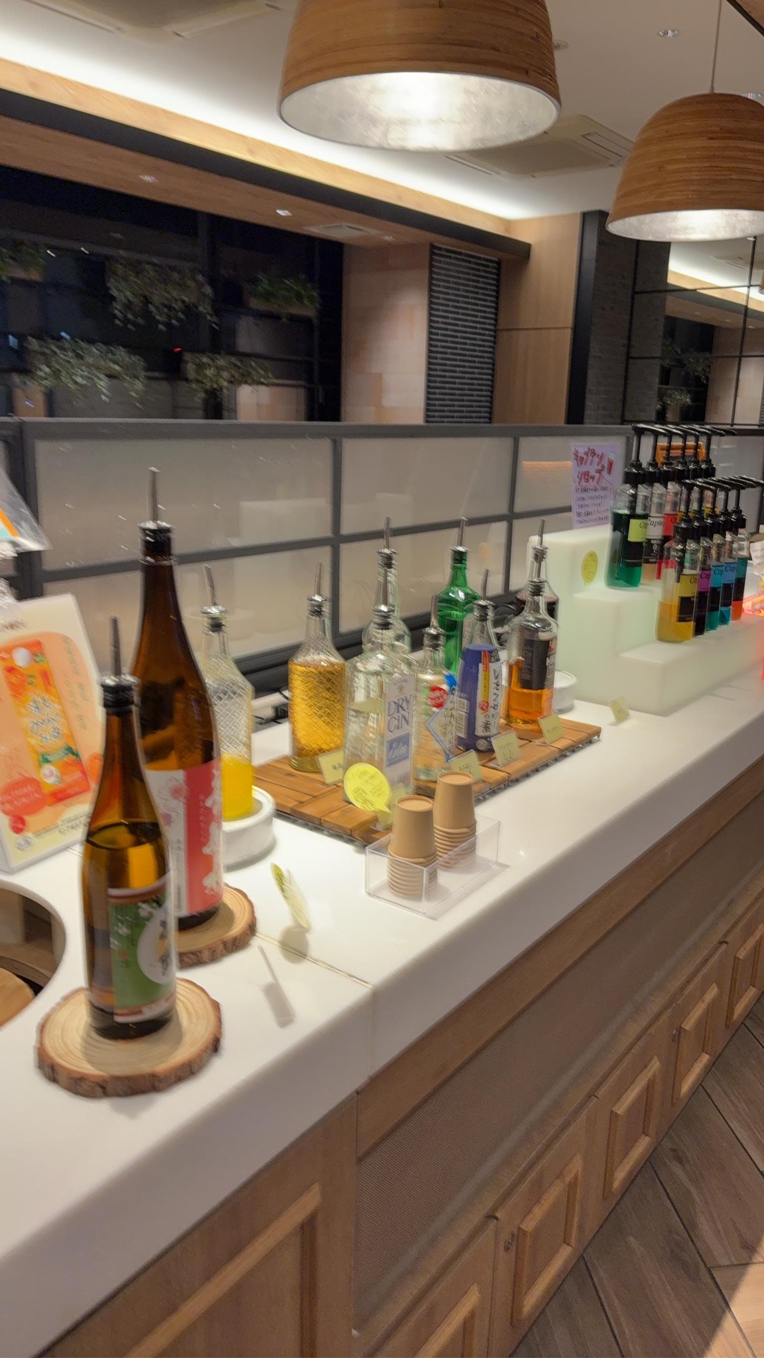 アルコール、17時30分から20時30分まで小さめな紙コップで無料でいただけました！