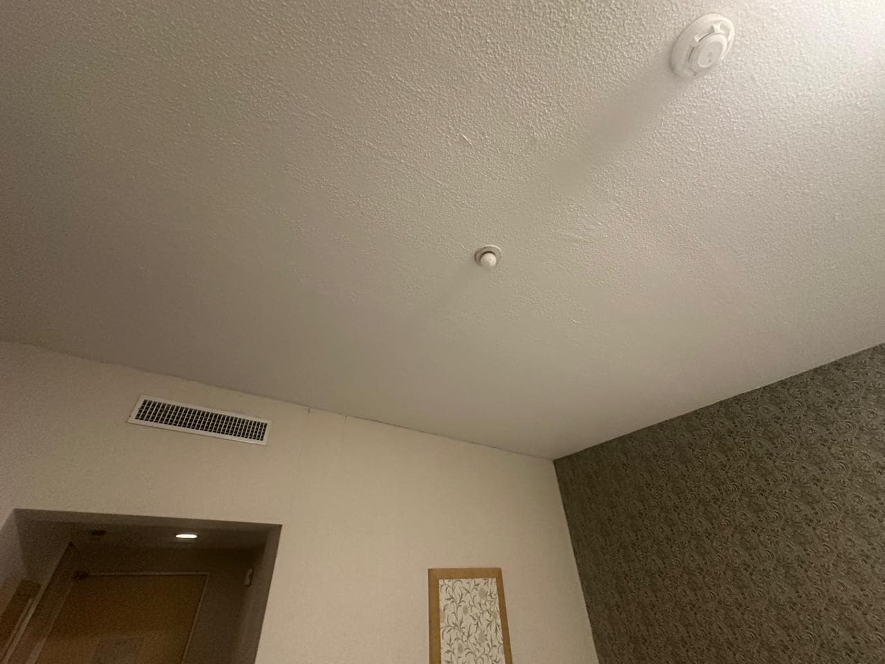 El techo tenía humedad.