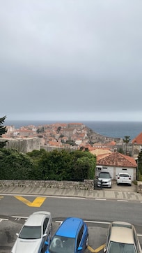 Θέα απο το παράθυρο