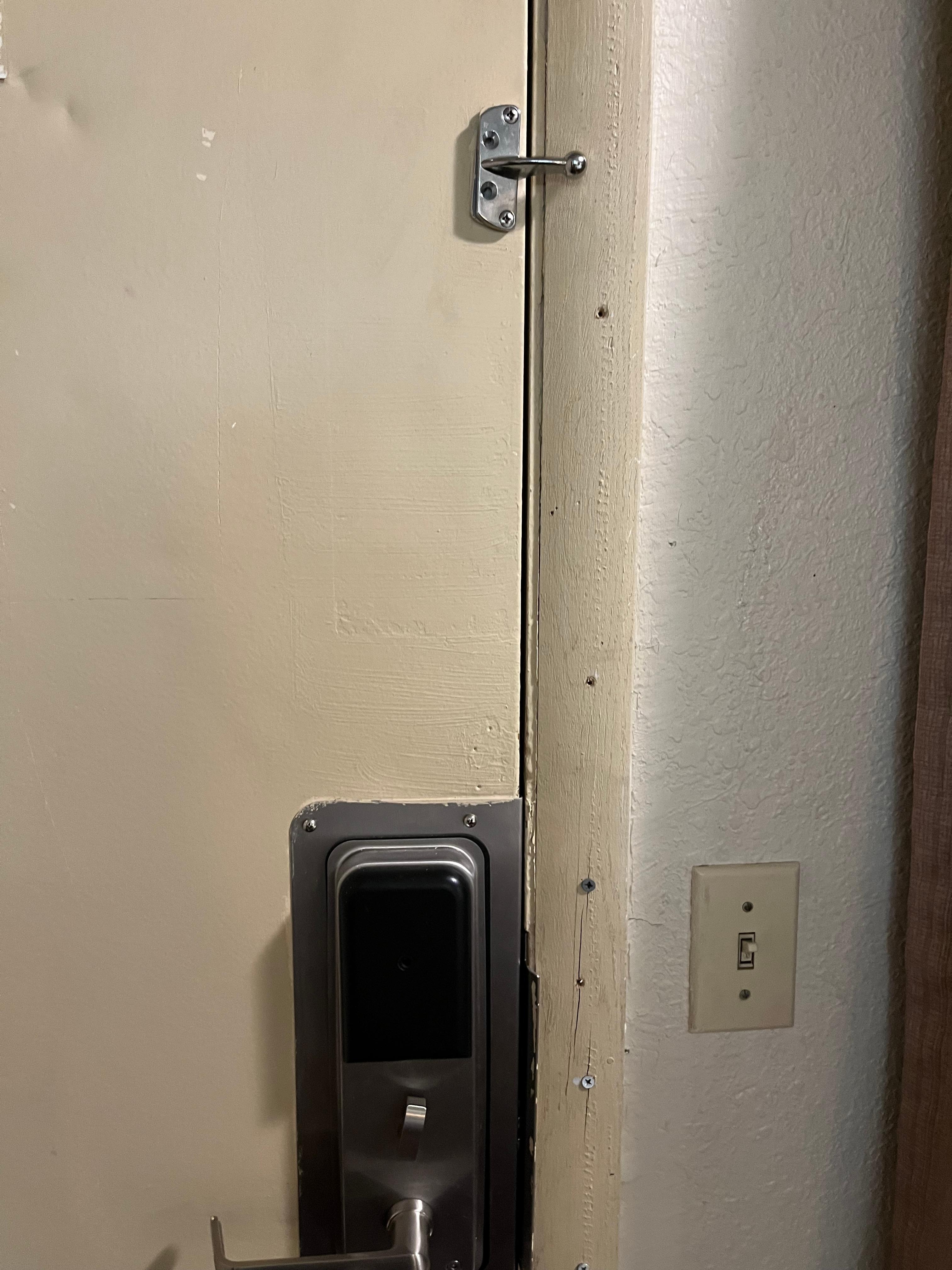 No security in the door