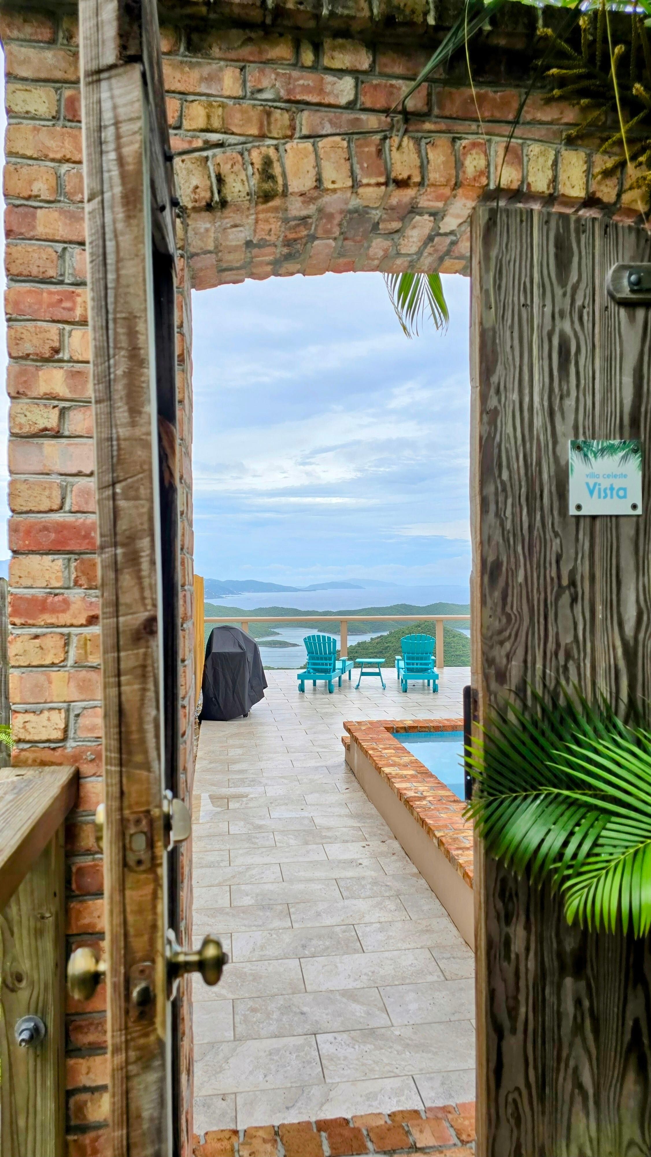 Such a picturesque entrance.