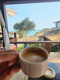 Vista do salão externo à recepção/café da manhã