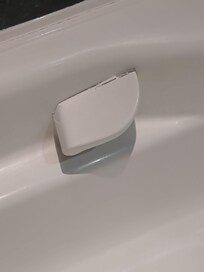 We got a bathtub in the new room, looks like an old one entire tub had been spray painted..it was peeling.