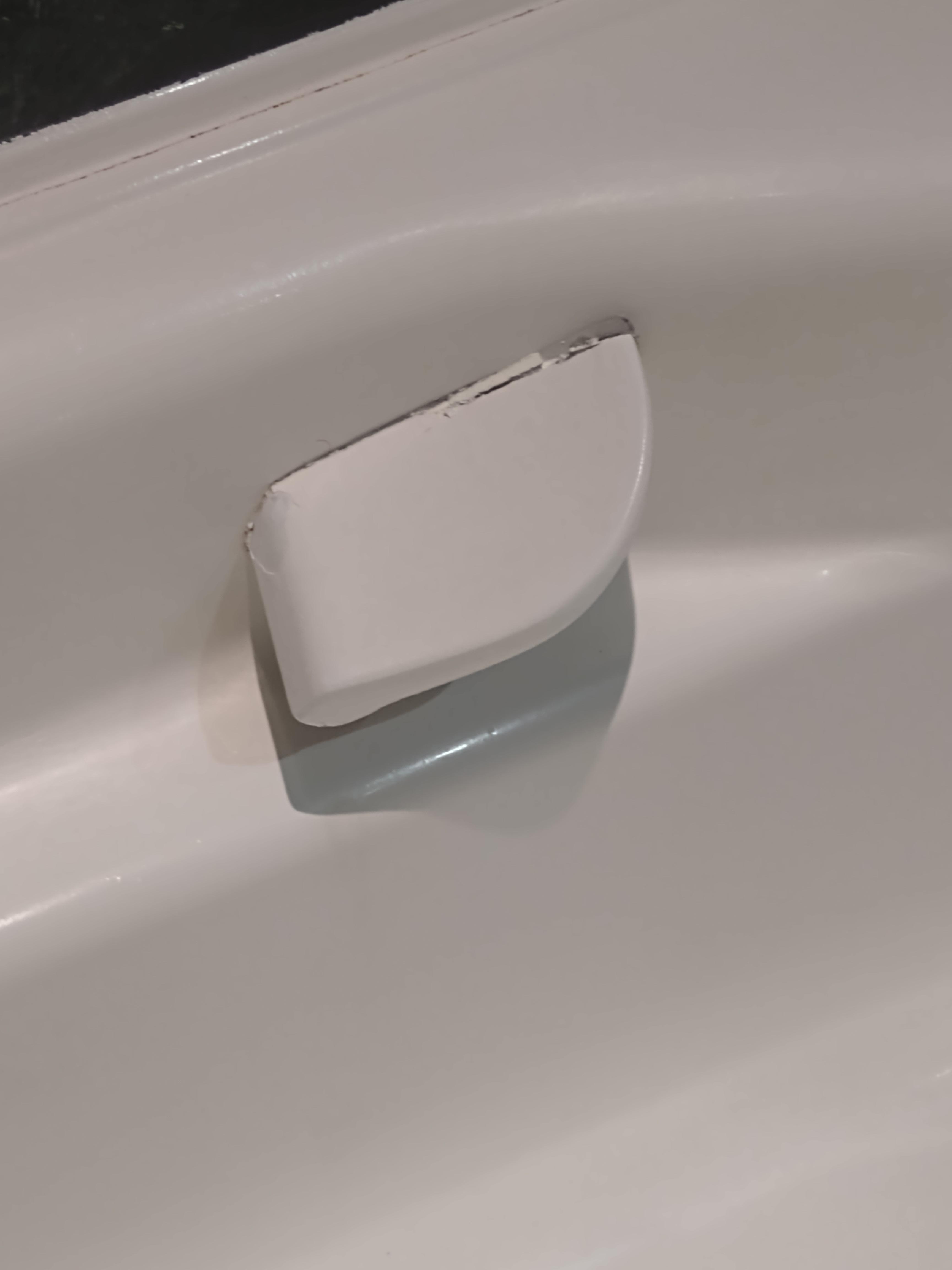We got a bathtub in the new room, looks like an old one entire tub had been spray painted..it was peeling.