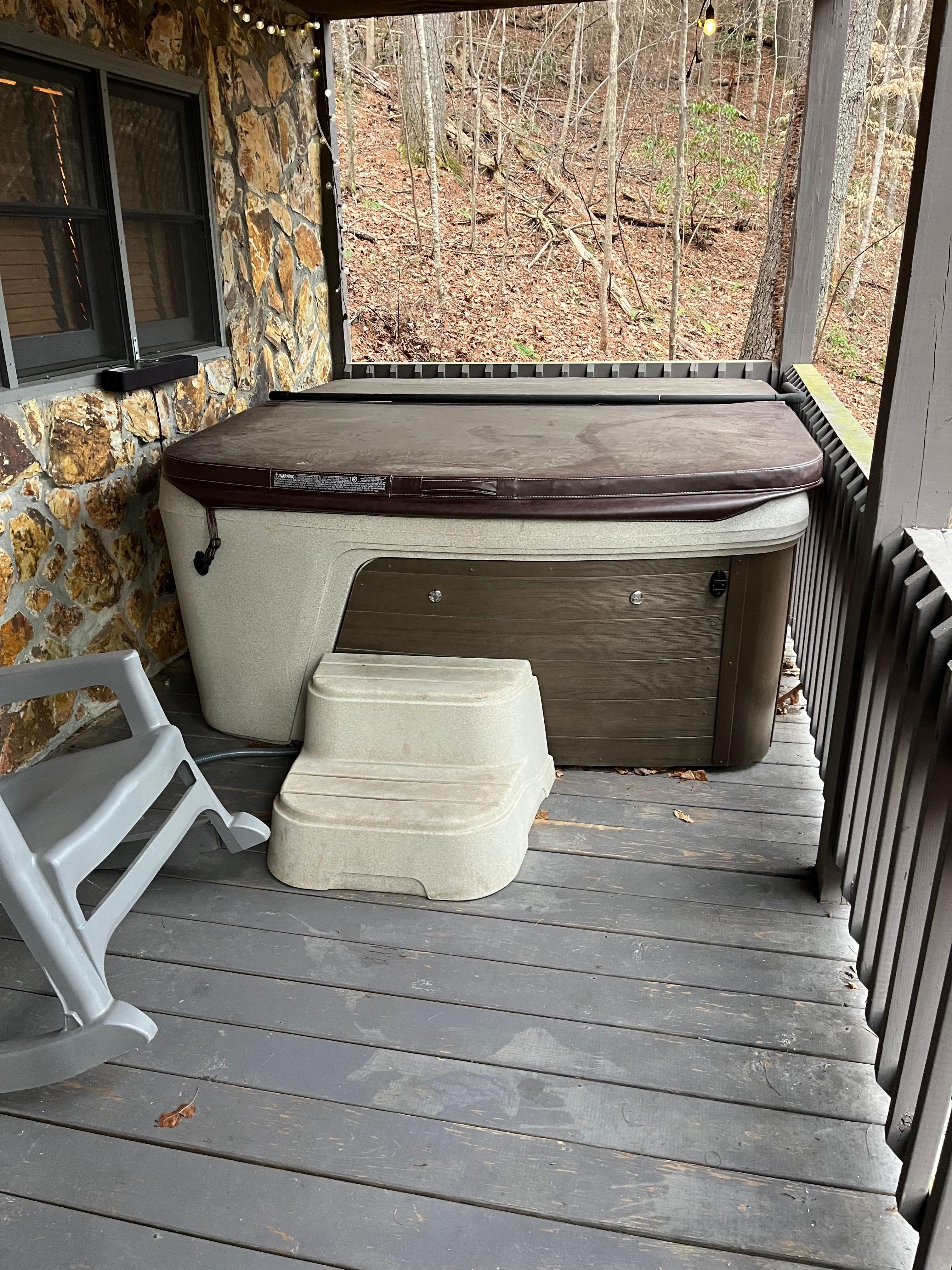 The jacuzzi was a nasty slimy mess. This whole vacation was a joke. The host said she would send someone out if I paid to have it cleaned.