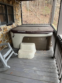 The jacuzzi was a nasty slimy mess. This whole vacation was a joke. The host said she would send someone out if I paid to have it cleaned.