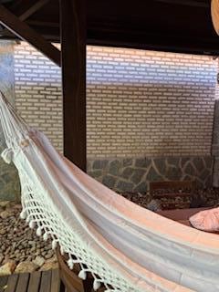 VARANDA COM VISTA DE UMA "LINDA" PAREDE