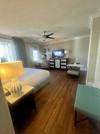 Room with king size bed