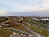 Aussicht ganz nett. Aber glasdusche und fehlende Licht durchlässige Vorhänge. Man musste es dunkel machen um zu duschen