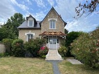 Attractive house in a pretty walled garden.