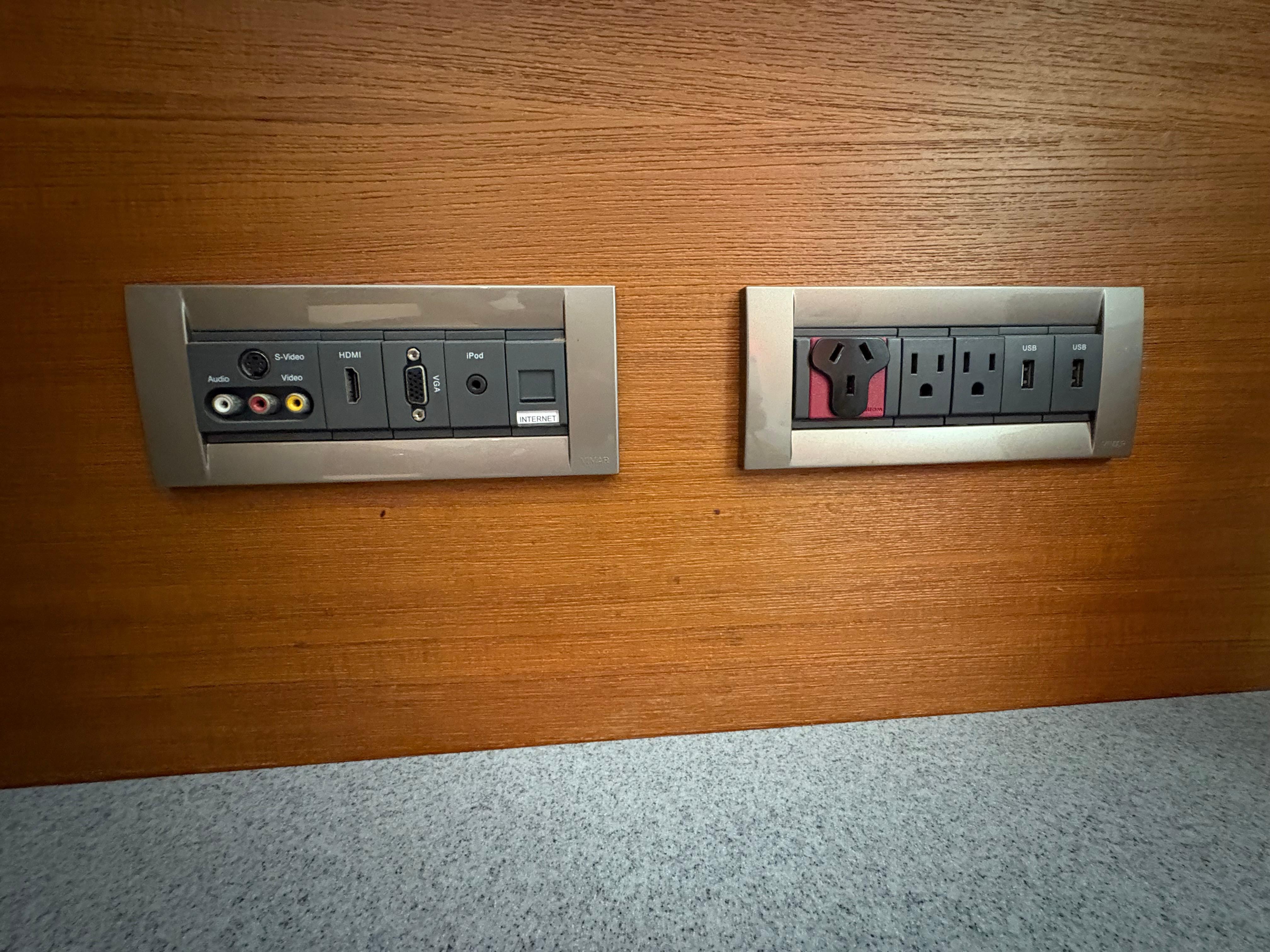 接続端子が幾つもあって有用