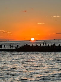 リーフホテル下のレストランモンキーポットから