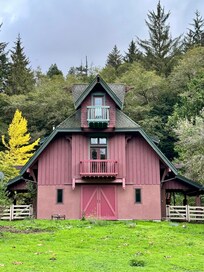 Interesting architecture on this cozy cottage