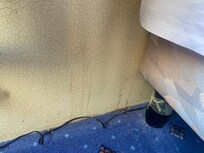 Mur à côté du lit