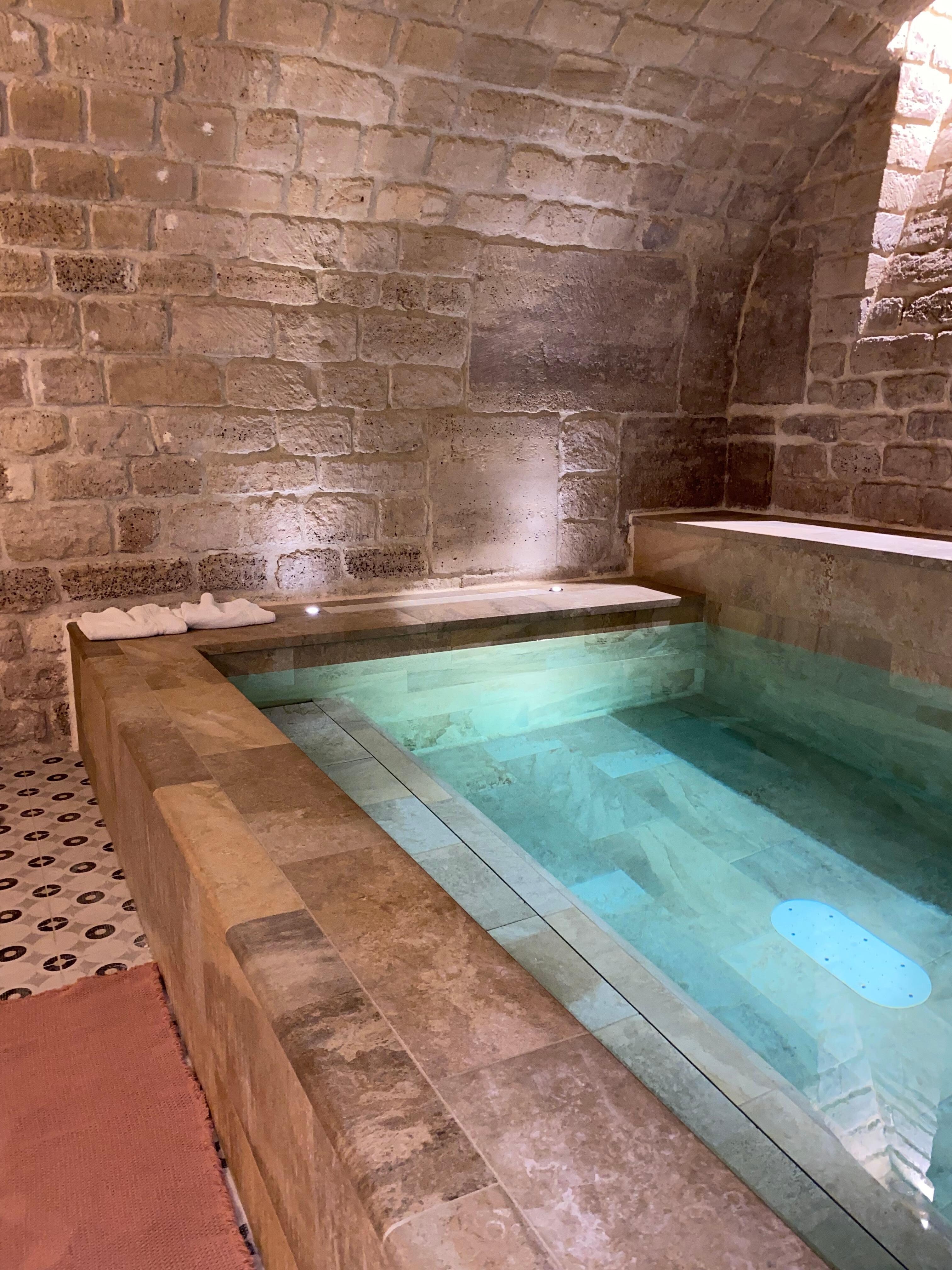 Mysigt SPA med saltvattenpool i kÀllaren