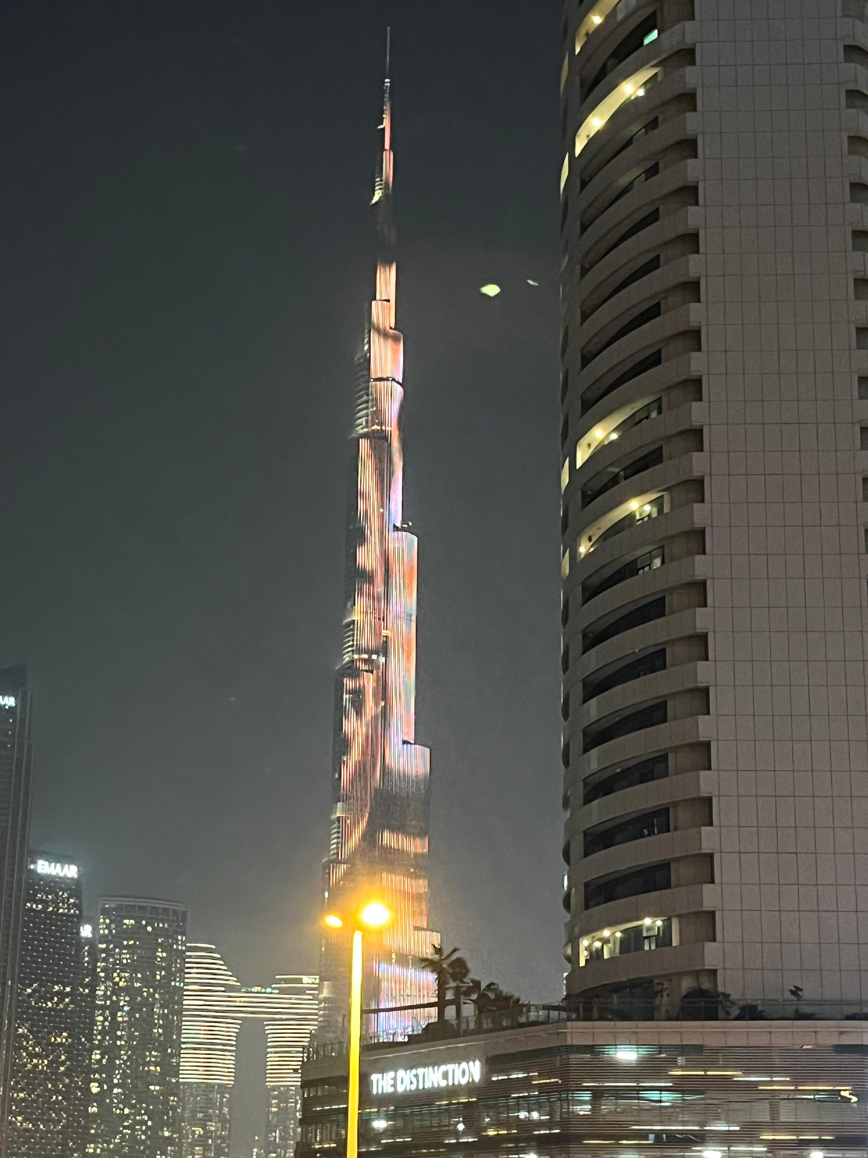 O hotel tem vista para o Burj Khalifa!