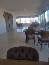 Kahvaltı 30 dakika sonra geldi