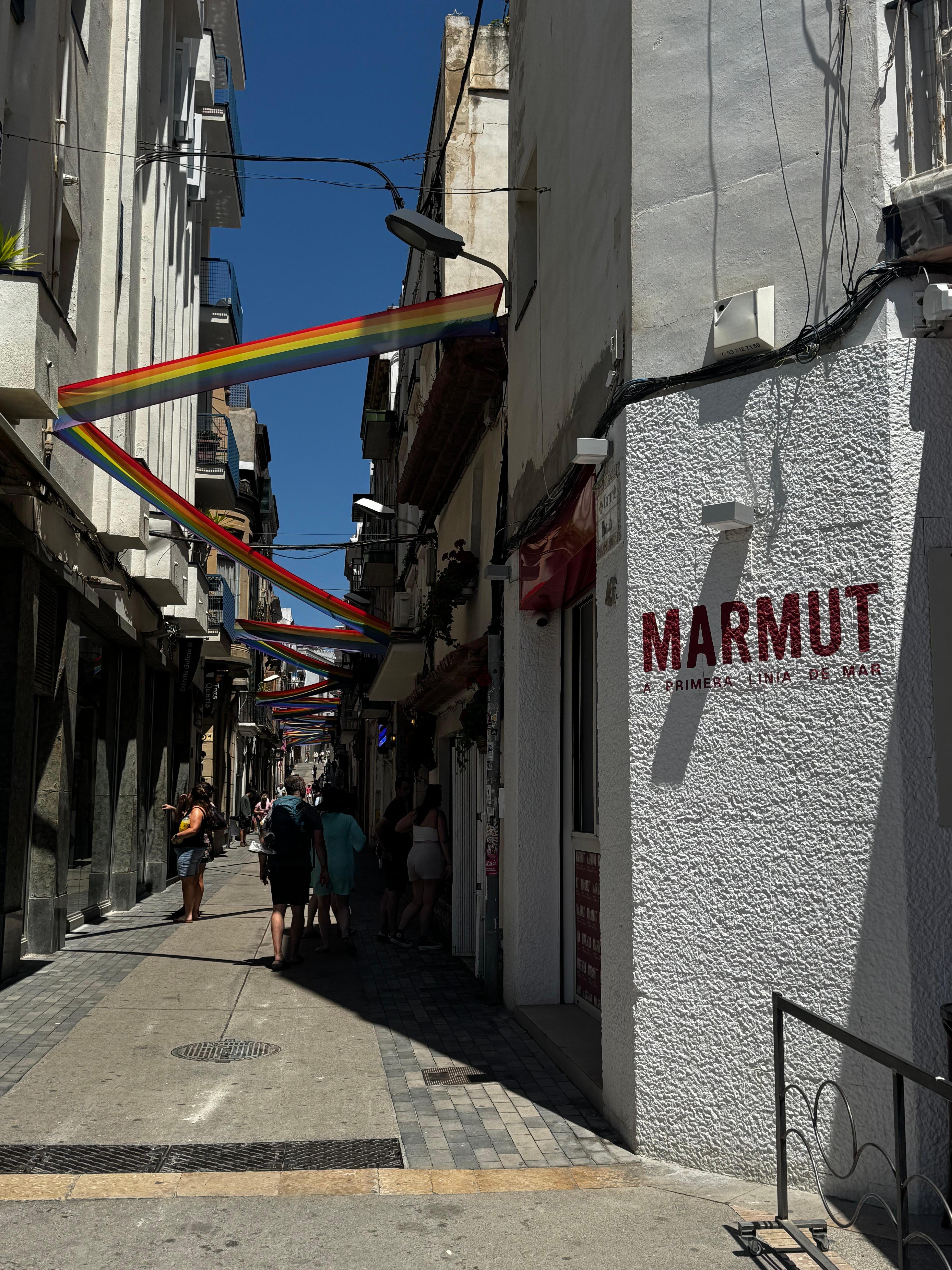 Put THIS restaurant Marmut is half a block from the hotel. Best to park elsewhere and take taxi here to unload bags, walk to hotel. 
