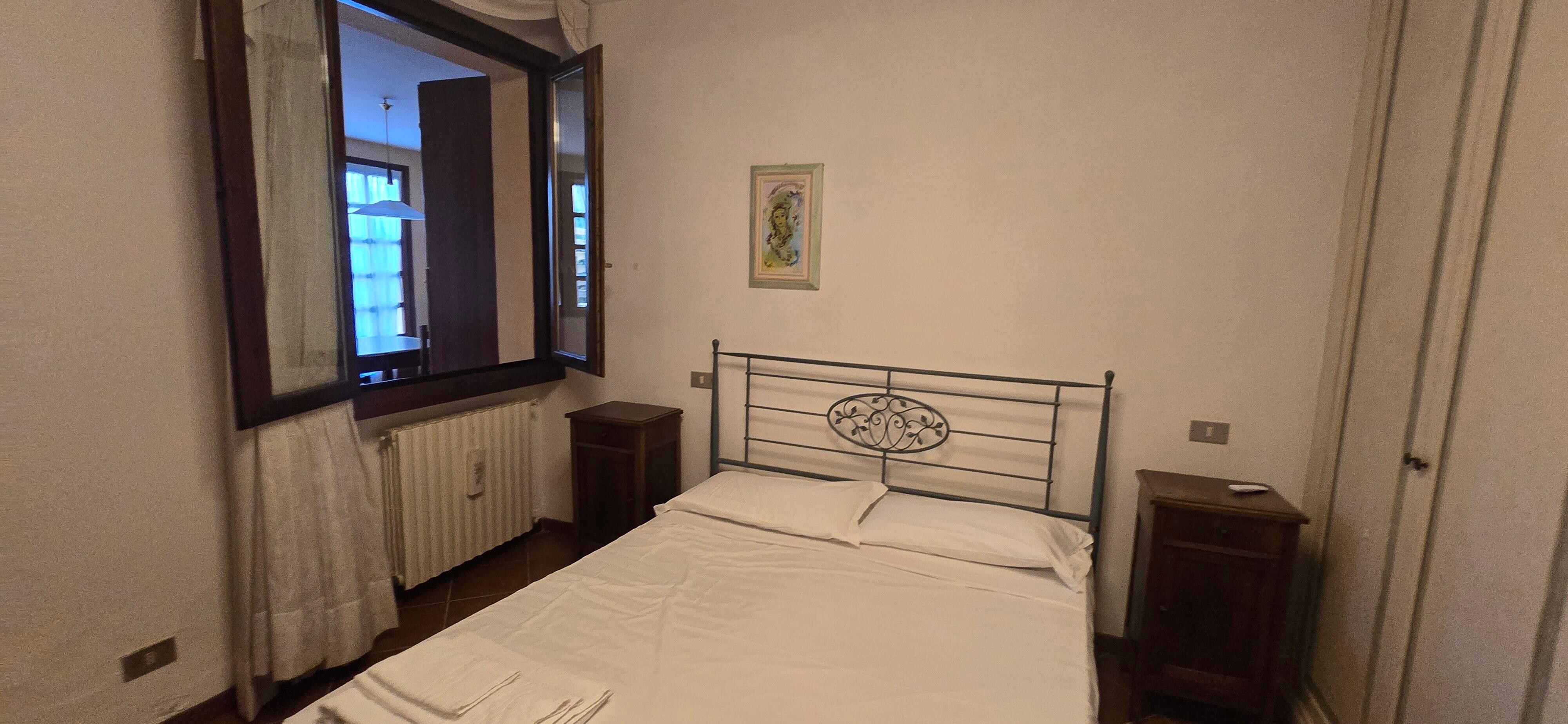 Kein Fenster nach außen, sondern nur in die Küche 