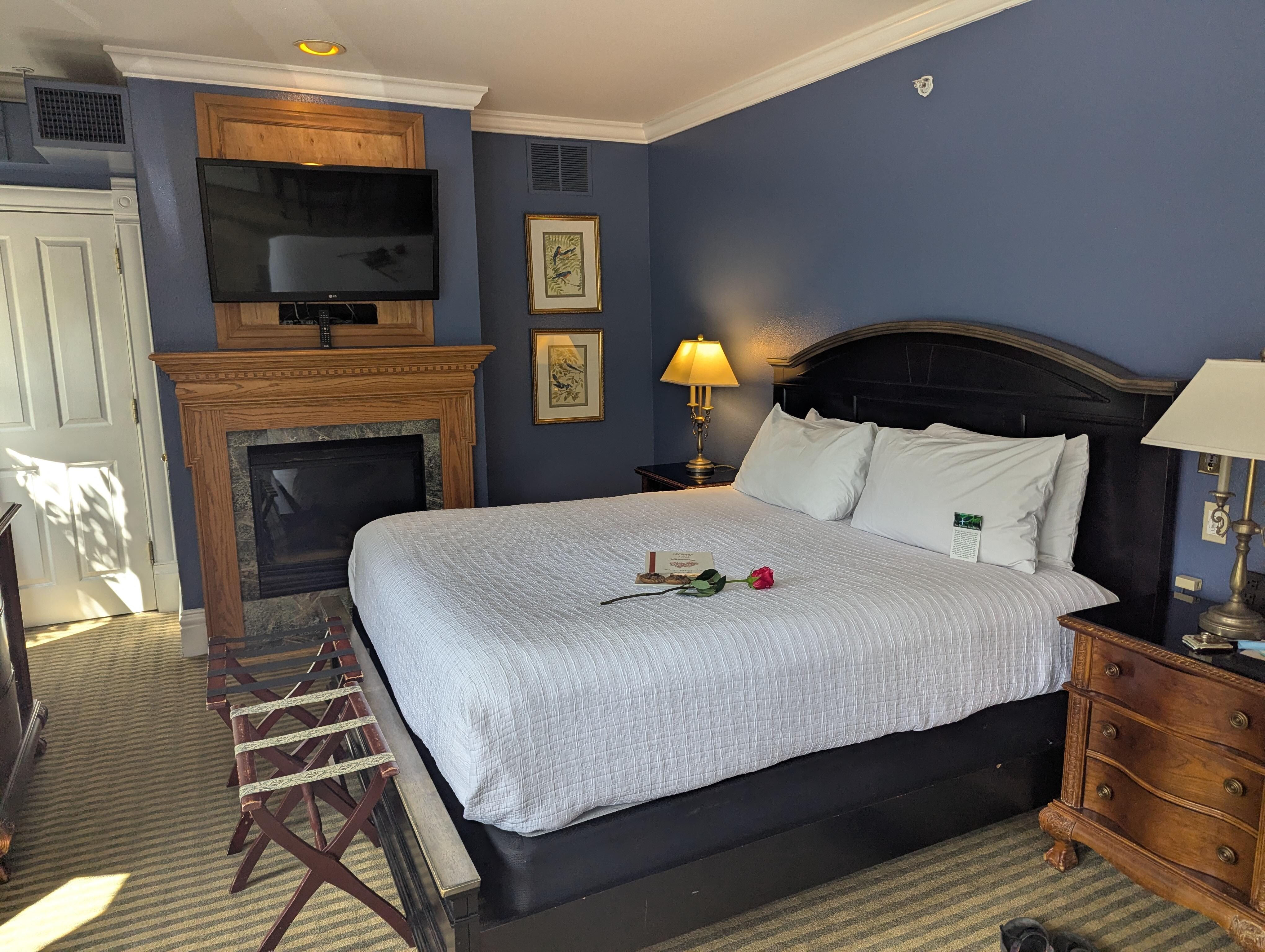 Spacious room (#201) though maybe I wouldn't  have thought it's a suite unless they said so.