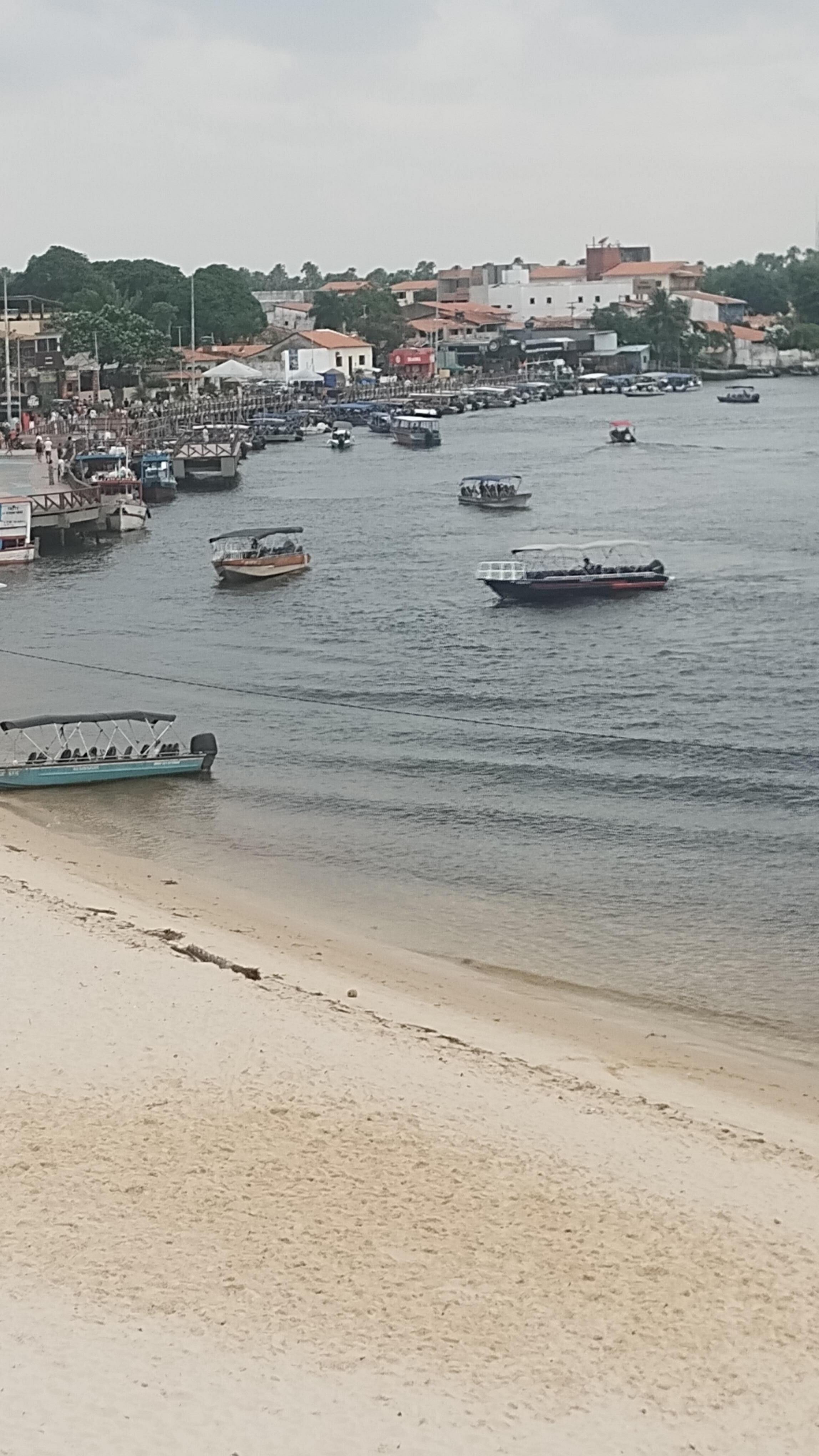 Pier de embarcações para pesca e turismo., Rio Preguiça.
