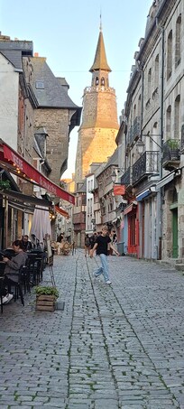 Lots of walkable dining options